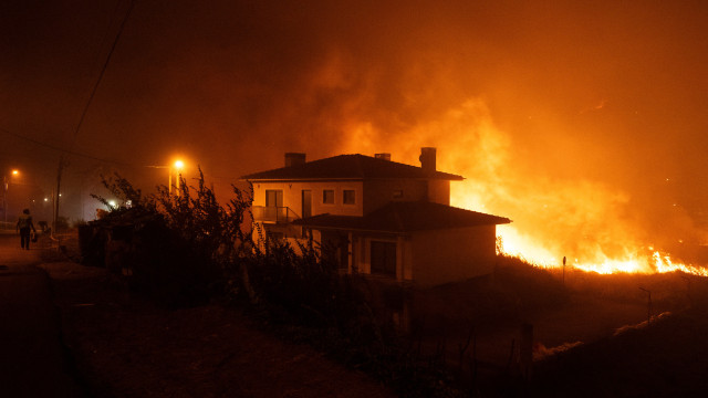Mann von der GNR festgenommen, weil er in ländlichem Gebiet in Palmela Feuer gelegt hat.